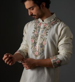 VAIRA FASHION AND CLOTHINGS