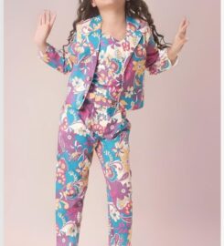 VAIRA FASHION AND CLOTHINGS
